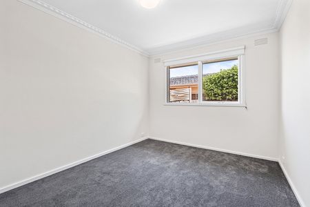 Sparkling And Updated Villa Unit - Photo 5