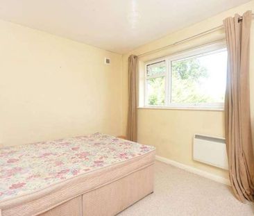 Highclere Court, Knaphill, GU21 - Photo 2