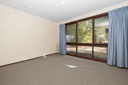 Spacious Family Home in Prime Location - Photo 2