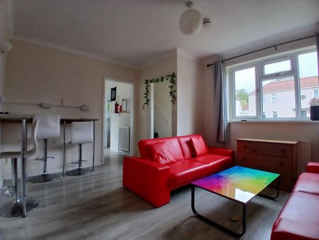 4 bedroom semi-detached house to rent - Photo 2