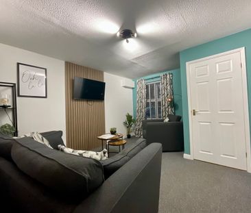 3 bedroom Mid Terraced House to let - Photo 2