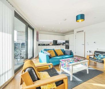 Kingfisher Heights, Royal Docks, E16 - Photo 4