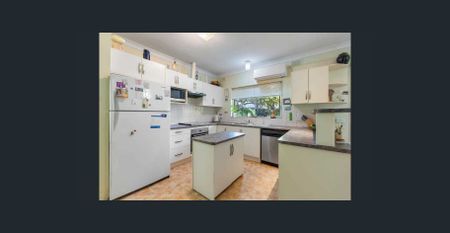 Your Family Sanctuary Awaits – Space, Security, Comfort & Convenience - Photo 3