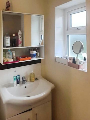 1 bedroom in a house share to rent - Photo 4