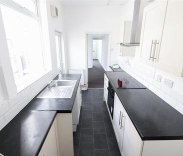 2 bedroom terraced house to rent - Photo 5