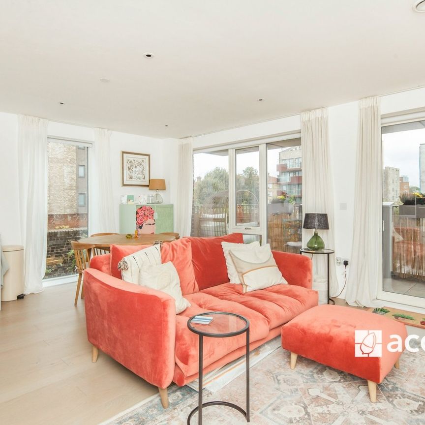 Flat to rent - 16a Wyndham Road, Camberwell, SE5 - Photo 1