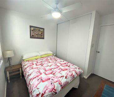 2 Bedroom Flat With Internet, Water & Electricity Included! - Photo 2