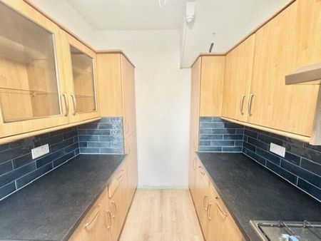 Glenwood Avenue, Rainham, RM13 9AD, Property for rent - Photo 3