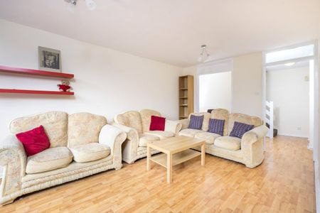 2 bedroom maisonette to rent - Photo 2