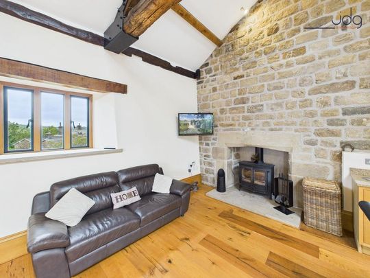 3 bedroom barn conversion to rent - Photo 1