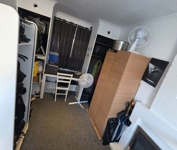 Room in a Shared House, Allhallows Road, E6 - Photo 5
