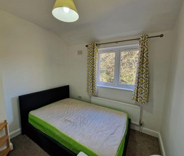 3 bedroom end of terrace house to rent - Photo 3