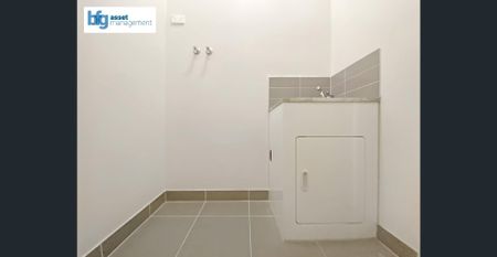 Modern & Contemporary Townhouse - Perfect Blend of Style and Convenience! - Photo 2