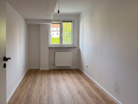 Frisch renovierte 2,5-Zi-Wohnung mitten im Rosenheimer Stadtzentrum! - Photo 5