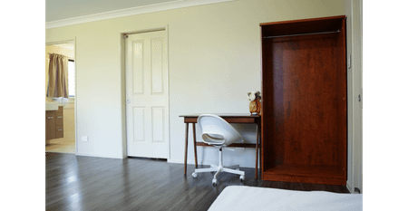 Self-Contained Studio, Fully Furnished - Photo 2