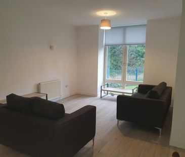 Flat to rent on - Photo 1