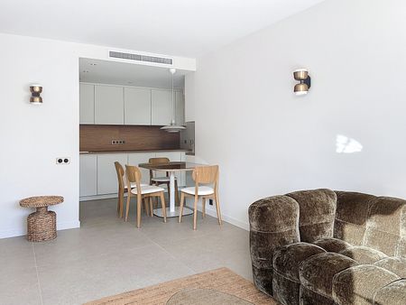 Location Appartement 3 pièces 63m² NICE 06000 - Photo 2