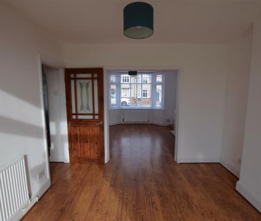 3 bedroom house - end terrace to rent - Photo 3