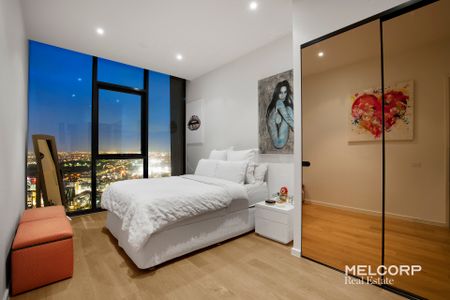 CENTRAL OASIS WITH SPECTACULAR VIEWS - UNFURNISHED WITH WHITEGOODS - Photo 4