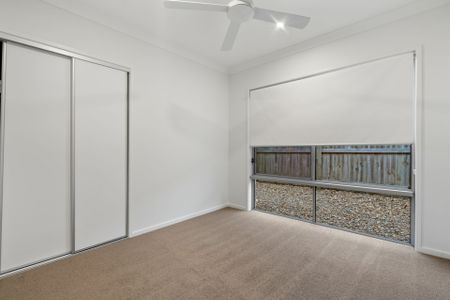 4 Bedroom Home with 3 Living Area's - Photo 4