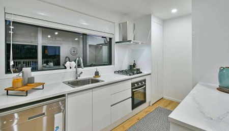Modern & Clean, Two Bedroom Mount Wellington Home - Photo 4