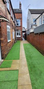 Room in a Shared House, Old Bedford Road, LU2 - Photo 4