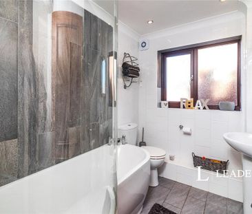 4 bedroom detached house to rent - Photo 4