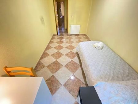 Calle del Cabo Machichaco, Madrid, Community of Madrid 28053 - Photo 2