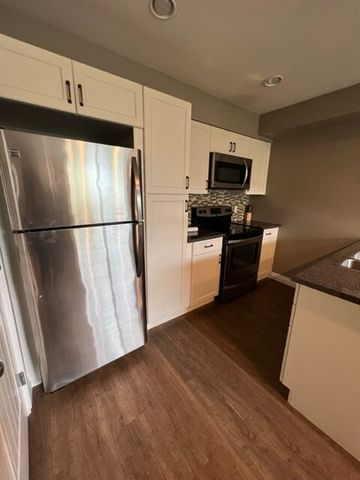 Lexington Manor Furnished - Photo 4