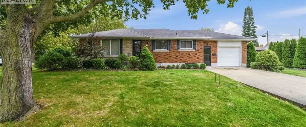 4 REGINA Avenue — 3 Bedroom - Photo 1