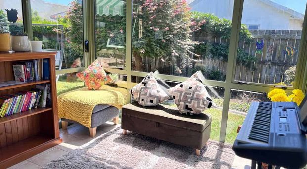 House with Greenery, close to Endeavour school - Photo 1