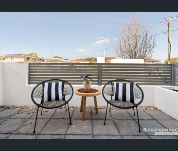 Effortless Inner-City Lifestyle - Photo 2