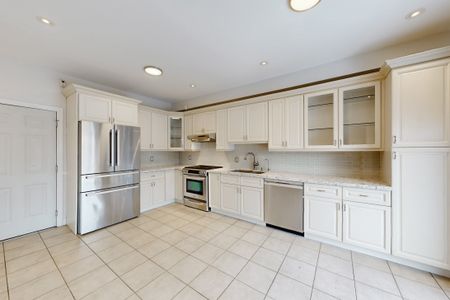 For Lease - 70 Earl Stewart Drive, Aurora, Ontario - Photo 4