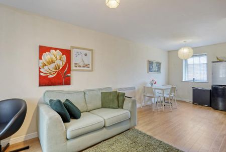 2 bedroom flat to rent - Photo 2