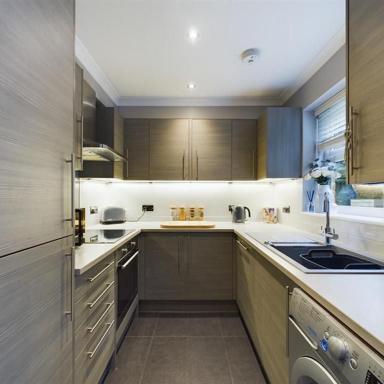 2 bedroom ground floor flat to rent - Photo 1