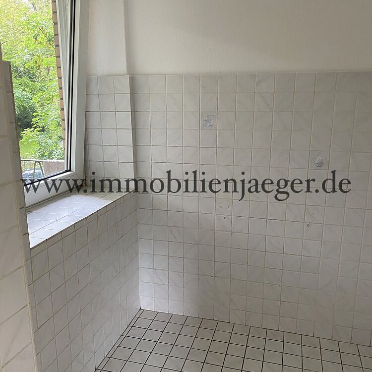 Bramfeld bei OTTO - Hochhaus im 1.OG - Neu renoviertes 1-Zimmer-Apartement mit Balkon - ab sofort - Photo 1