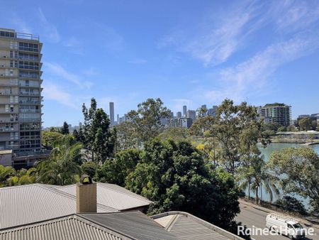 Stunning Furnished Apartment with River & City Views - Photo 2
