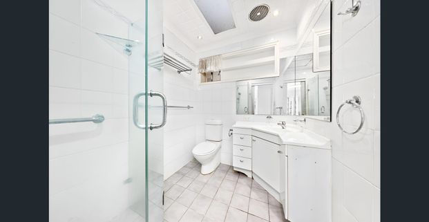 Spacious Family Home in a Great Neighbourhood - Photo 1