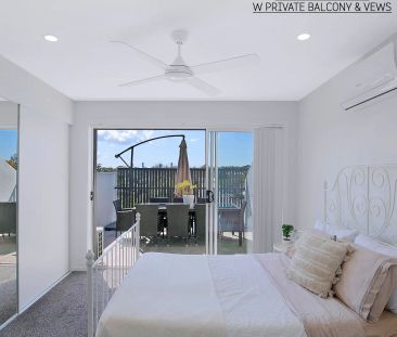 STUNNING TRI-LEVEL TOWNHOUSE - Photo 2
