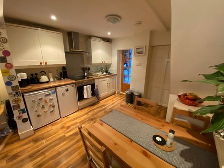 2 Bed Terraced House, Town Place, RG1 - Photo 3