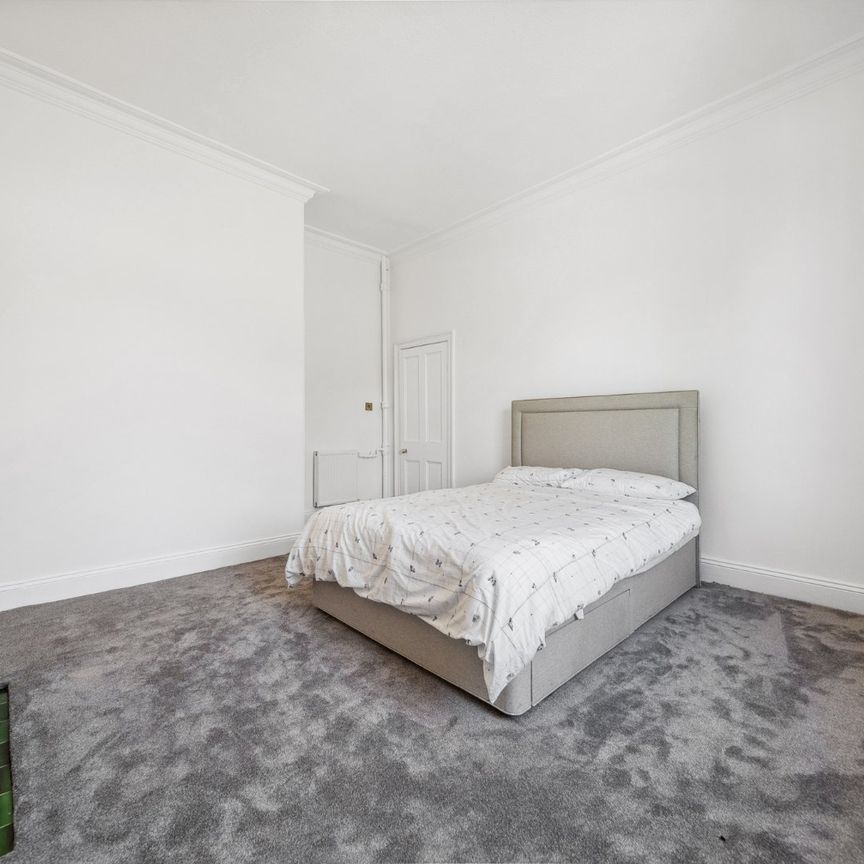 5 bedroom detached house to rent - Photo 1