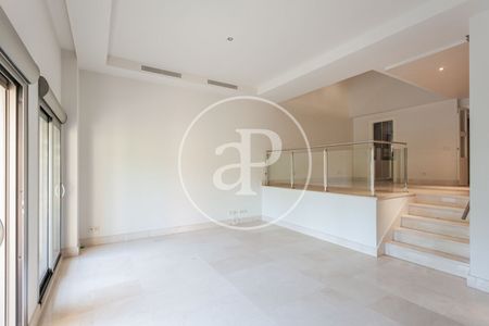House for rent in La Finca (Pozuelo) - Photo 2