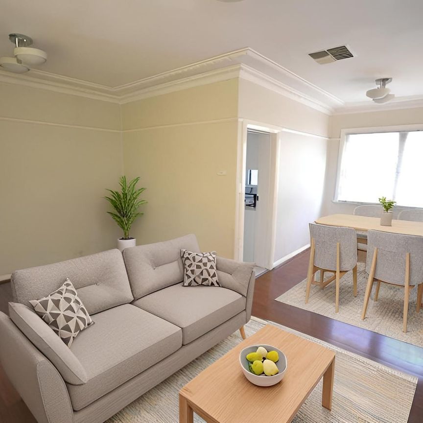 MASSIVE 5 BEDROOM HOME - Photo 1