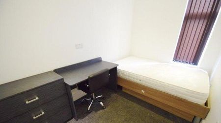 6 bedroom flat to rent - Photo 3