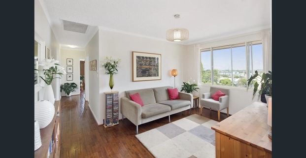 Charming two-bedroom apartment in Enmore - Photo 1