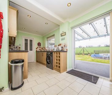 4 bedroom semi-detached house to rent - Photo 6