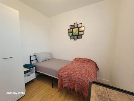 4 bedroom terraced house to rent - Photo 5