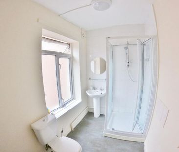 4 bedroom terraced house to rent - Photo 4