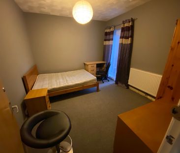 3 Bed Terraced House, Bevois Hill, SO14 - Photo 2