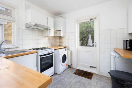 3 bedroom flat to rent - Photo 2